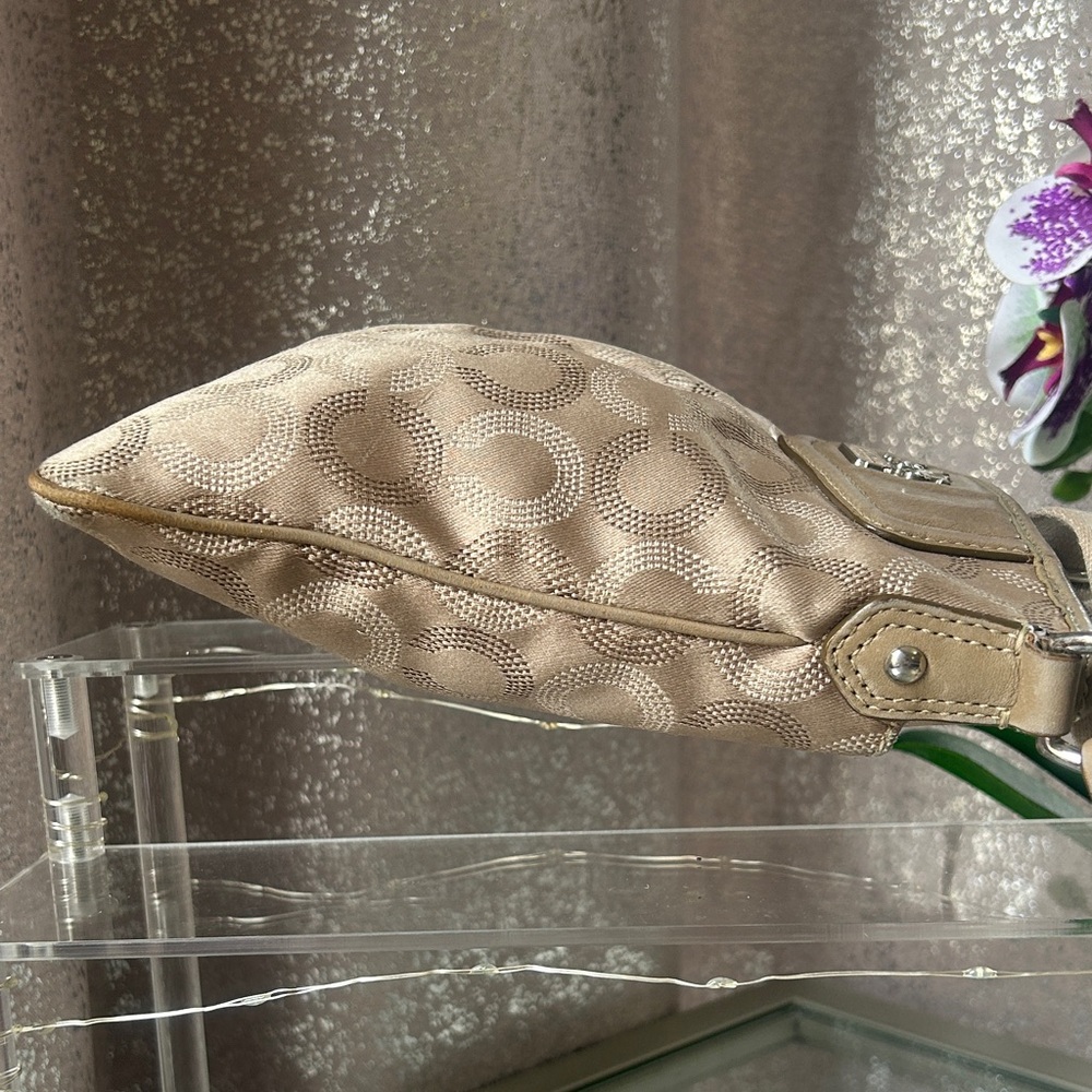 COACH Crossbody Bag EUC - Picture 3 of 12